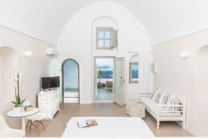 Honeymoon-Suite - On The Rocks Hotel Imerovigli Santorini