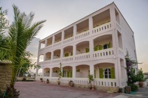 Hotel Kiklamino von außen – Kiklamino Kalamaki Kreta