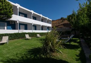 Apartmenthaus mit Garten - Mythos Studios Apartments Damnoni