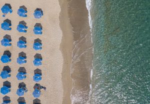 Strand von Damnoni von oben - Mythos Studios Apartments Damnoni