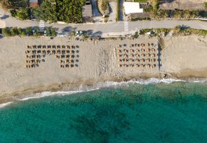 Strand von Damnoni aus der Luft - Mythos Damnoni Plakias