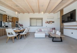 Wohn- und Essbereich - Rodia Luxury Villa Plakias
