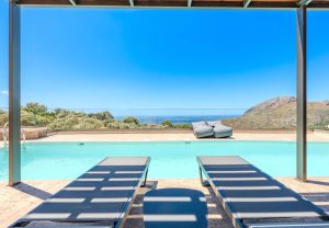 Liegen am Pool - Rodia Luxury Villa Plakias