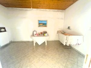 Großes Dorfhaus mit zwei Wohnungen und Baugrundstück bei Kissamos - Immobilie auf Kreta