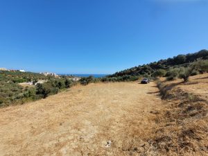 Blick über das Grundstück - Baugrundstück mit Baugenehmigung bei Chania auf Kreta zu verkaufen