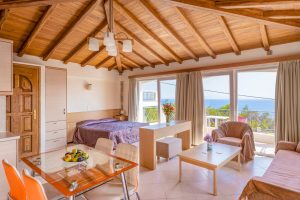 Juniorsuite mit Holzdecke - Penny Luxury Apartments Kokkari Samos