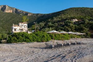 Kiesstrand unterhalb des Hauses - – Nikole’s Villas, Tyros