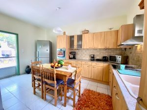 Küche mit Essplatz – Captain's House, Emporios