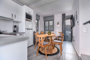 Küche und Essplatz - – Elafonisos Aqua Villas
