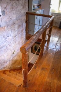 Treppe aus Olivenholz - Steinhaus Koumeika Samos