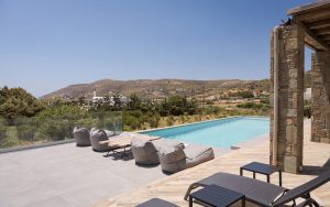 Liegen am Pool - – Andros Royal Villa, Gavrio