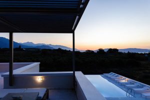 Lodge Elia – Terrasse am Abend – Mikro Livadi Lodges, Episkopi bei Rethymnon