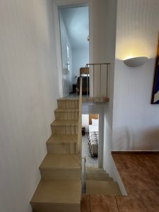 Maisonette mit 2 Schlafzimmern – Treppe – Althea Suites, Naoussa