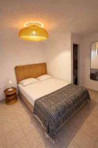 Maisonette mit 2 Schlafzimmern – zweites Schlafzimmer – Althea Suites, Naoussa