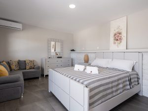 Modern Detached Home – Schlafzimmer – Alkistis Sweet Homes, Stavros