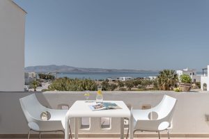Orkos Beach Villa – Terrasse – Mikri Vigla, Naxos