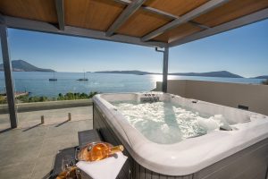 Penthouse mit Whirlpool auf der Terrasse - – Zoe Seaside Resort, Gialova