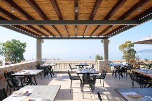 Pergola-Terrasse - – Margo Beach Hotel, Mavrovouni