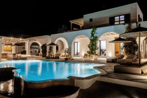 Pool am Abend Crystalia Beach House Lachania