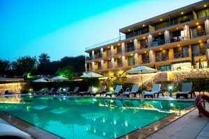 Pool am Abend – Tolo, Peloponnes