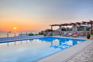 Pool bei Sonnenuntergang – Acres Sunset Residence, Paros
