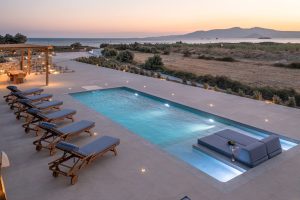 Pool bei Sonnenuntergang Villa Armelina Naxos