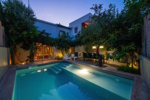 Pool im Garten - Garden Cellar Kalamata