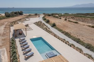 Pool mit Liegen Villa Armelina Naxos