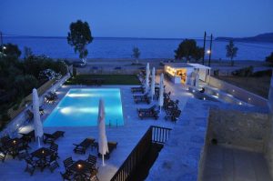 Pool mit Meerblick - – Thirides Beach Resort, Mavrovouni