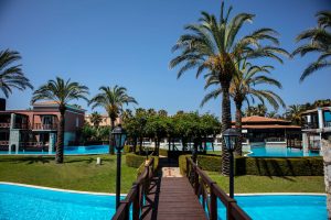 Pool mit Palmen - – Aldemar Olympian Village, Skafidia