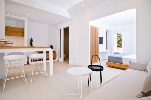 Pool Suite – Wohnbereich – Almyra Seaside Luxury Suites, Kantouni