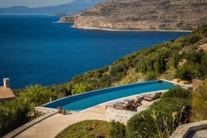 Pool über der Bucht - Aria Estate Limeni