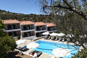 Pool und Anlage – Tolo, Peloponnes