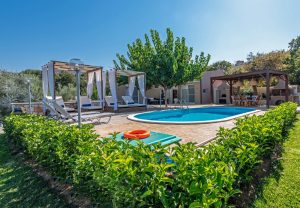 Pool und Garten, Villa4Dreams Gerani