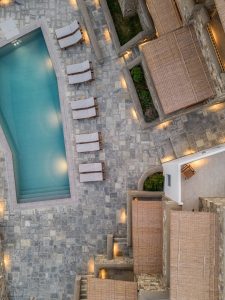 Pool von oben – Galazio Suites, Livadakia