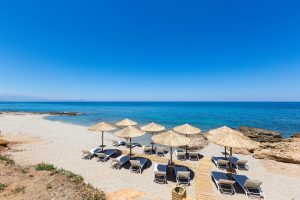 Privatstrand mit Schirmen Thalasses Villas Rethymno