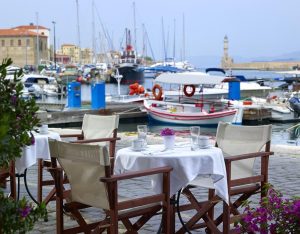 Restaurantterrasse am Hafen – Porto Veneziano Hotel, Chania
