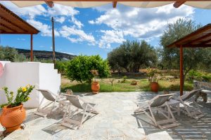 Ruhige Gartenanlage mit Liegestühlen - – Blue Fish Sifnos, Platis Gialos
