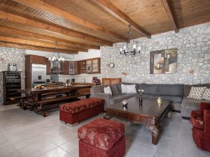 Rustic Chalet – Wohnraum aus Stein und Holz – Alkistis Sweet Homes, Stavros