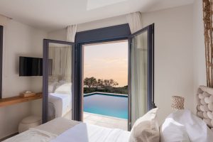 Schlafzimmer mit Blick auf den Pool - Lemnos Thea Luxury Villas Limnos
