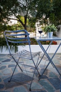Sitzplatz im Garten – Astarti Apartments ***, Livadakia