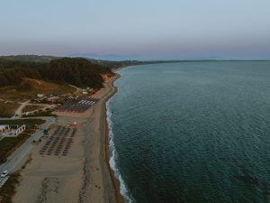 Strand von Kanali aus der Luft Nama Seaside Villas Kanali
