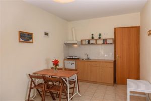 Studio – Küchenzeile mit Essplatz – Kiklamino Kalamaki Kreta