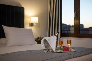 Suite mit offenem Bad und Meerblick – Porto Veneziano Hotel, Chania