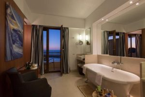 Suite – offene Badewanne – Porto Veneziano Hotel, Chania