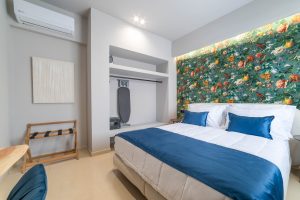 Suite, Schlafzimmer mit Balkontür – 4 Living, Heraklion