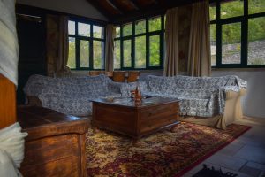 Superior-Suite Wohnbereich - Muntenia Inn Kalavrita