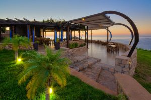 Terrasse bei Sonnenuntergang Al Mare Villas Kiotari