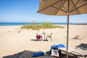 Terrasse der Beach Front Junior Suite am Strand – Pilot Beach Resort, Georgioupoli