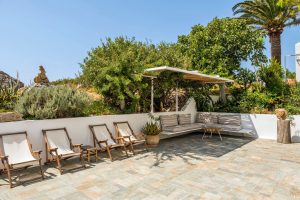 Terrasse im Garten – Aris Hotel Paleochora Kreta
